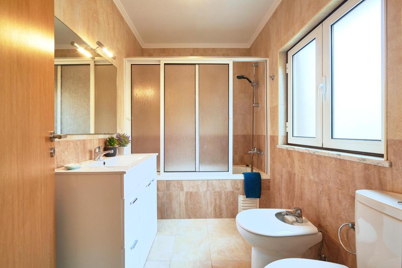 Spacious And Renovated Apartment With Amazing Patio, By Timecooler Lisbona Esterno foto