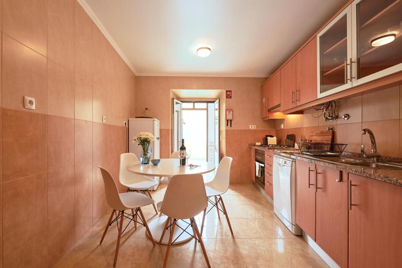 Spacious And Renovated Apartment With Amazing Patio, By Timecooler Lisbona Esterno foto