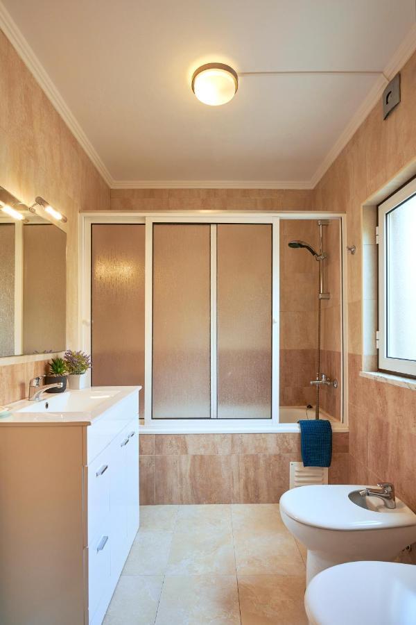 Spacious And Renovated Apartment With Amazing Patio, By Timecooler Lisbona Esterno foto